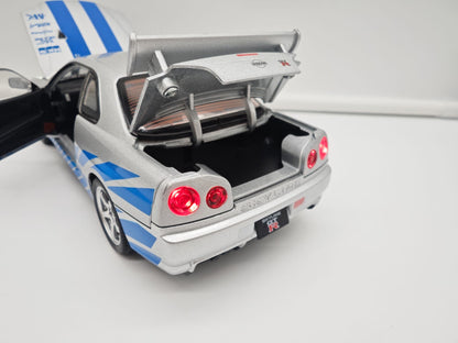 Nissan Skyline GT-R R34 2002 Brian O'Conner Rapido y Furioso - Escala 1/24 - c/Luz y Sonido - (sin caja)