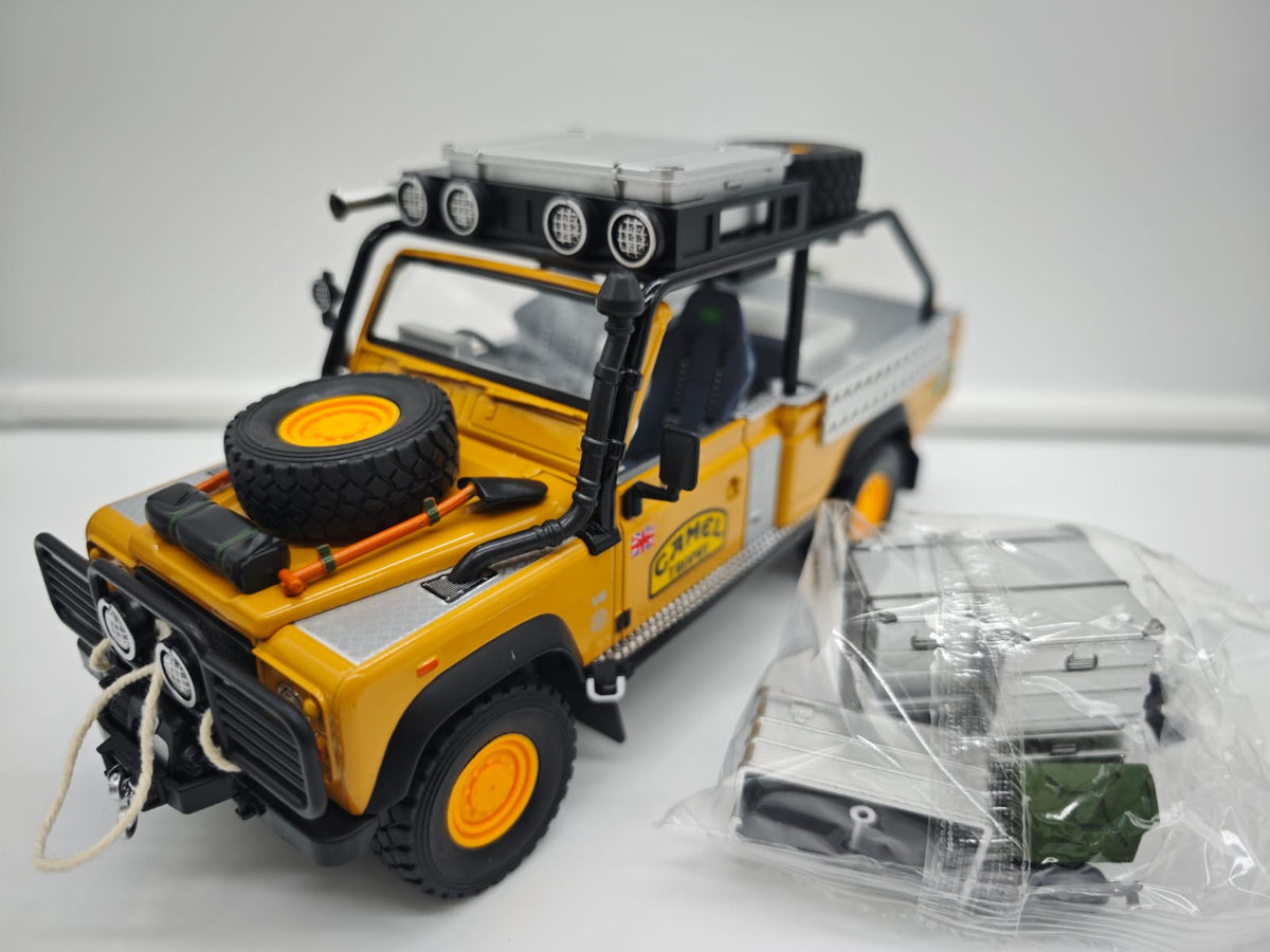 Land Rover Defender 110 Pickup Camel Trophy - Escala 1/24 - c/Luz y Sonido - (sin caja)