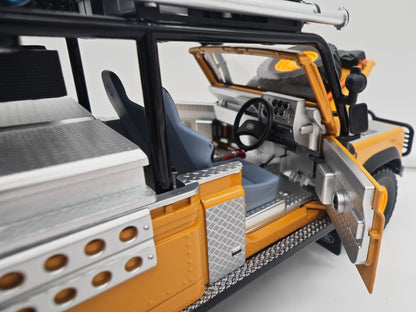 Land Rover Defender 110 Pickup Camel Trophy - Escala 1/24 - c/Luz y Sonido - (sin caja)