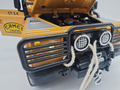 Land Rover Defender 110 Pickup Camel Trophy - Escala 1/24 - c/Luz y Sonido - (sin caja)