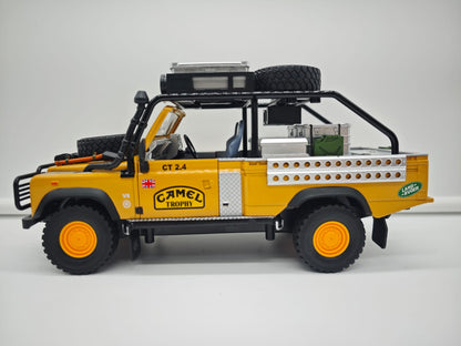 Land Rover Defender 110 Pickup Camel Trophy - Escala 1/24 - c/Luz y Sonido - (sin caja)