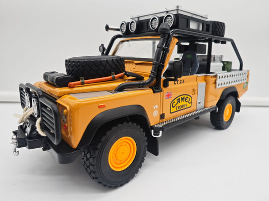 Land Rover Defender 110 Pickup Camel Trophy - Escala 1/24 - c/Luz y Sonido - (sin caja)