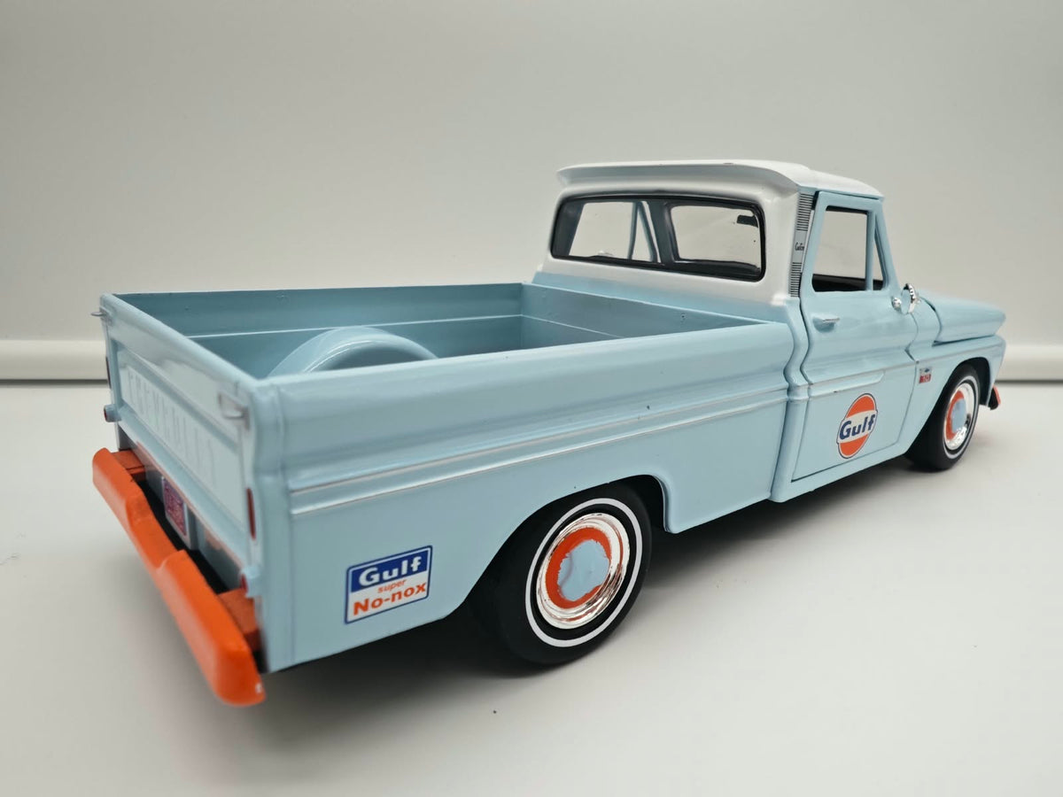 Chevy C10 Pickup 1966 Gulf - Escala 1/24 - MotorMax - (Sin caja)