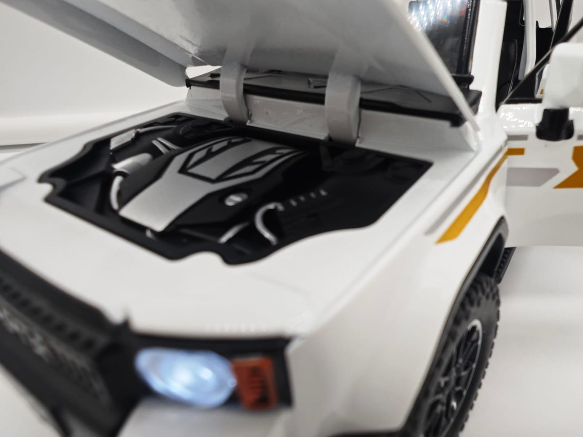 Toyota Land Cruiser Prado Serie 250 (2026) - Escala 1/24 - c/Luz y Sonido - (sin caja)