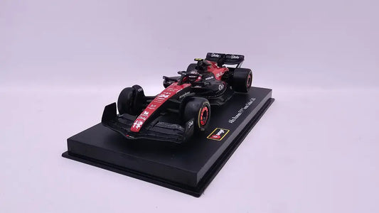 Alfa Romeo Formula 1 C43 #24 Guanyu Zhou - 2023 - F1 Burago Escala 1/43 C/Acrílico y Piloto - Alfa Romeo Formula 1 C43